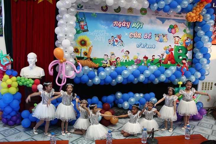 Hanoi busy with programs for children - ảnh 1